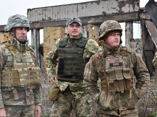Американские военные побывали на позициях у Авдеевки (ФОТО)