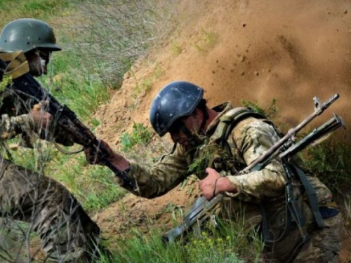 Боевики на Донбассе обстреляли украинских военных из гранатометов и пулеметов