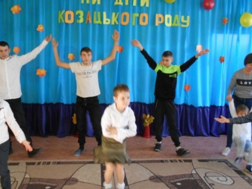 В Авдеевке дети с особыми потребностями стали участниками праздника "Казацкому роду нема переводу!"