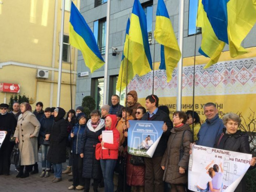 Мнение: Не все украинские чиновники заинтересованы в прозрачном выделении средств для переселенцев