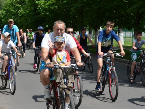 Авдеевка отпраздновала Всеукраинский велодень пробегом на двухколесных байках (ФОТОРЕПРТАЖ)