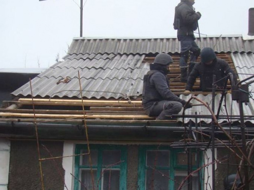 Украинские военные помогают восстанавливать Авдеевку (ФОТО)