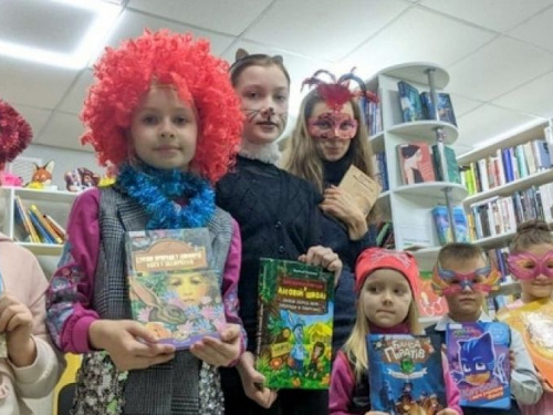 Городские библиотекари устроили для юных читателей литературный карнавал