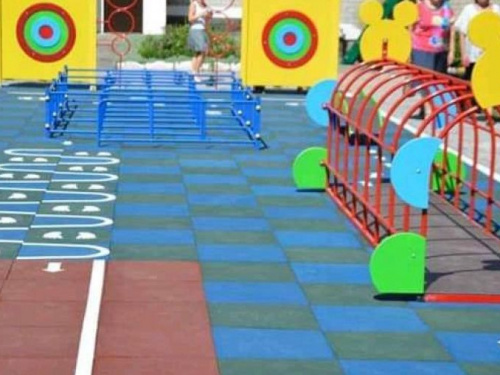 В Авдеевке детвора из садика "Малыш" получила новую спортивно-игровую площадку (ФОТО)