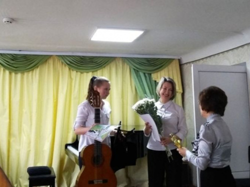 В Авдеевский "музыкалке" прошел отчетный концерт отдела народных инструментов