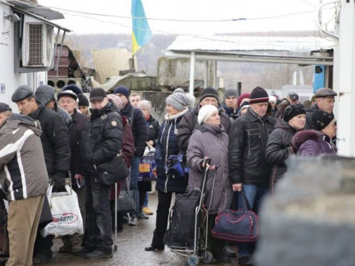 Кому и почему могут отказать в пересечении линии соприкосновения на Донбассе