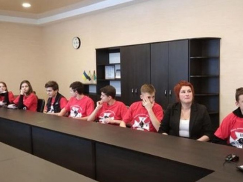 Школьники Авдеевки присоединились к патриотическому форуму Киевщины 