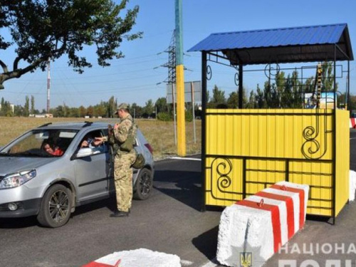 На блокпостах в Донецкой области в октябре "отловили"  28 разыскиваемых преступников