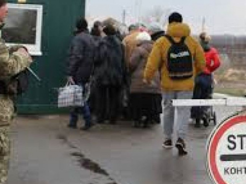 Ситуация на блокпостах и КПВВ на Донбассе:  отказы в пропуске, поддельные документы и задержания