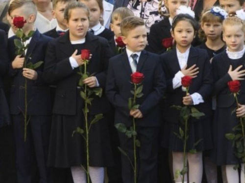 Школьная форма перестала быть обязательной в Украине