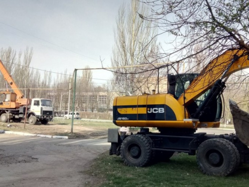 Авдеевские коммунальщики завершили ремонт аварийного участка теплотрассы (ФОТОФАКТ)