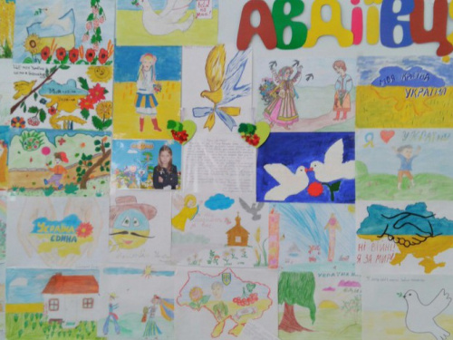 Авдеевские соцработники презентовали выставку детских  писем и рисунков