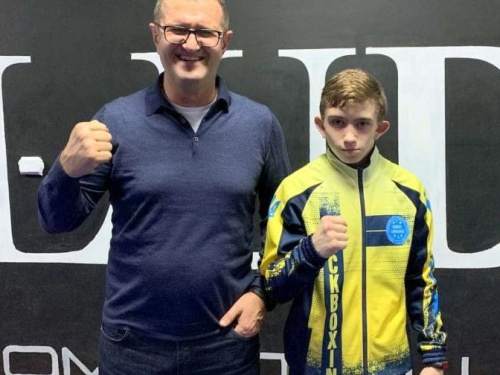 Нардеп Муса Магомедов поздравил авдеевского кикбоксера с дебютом на международных соревнованиях