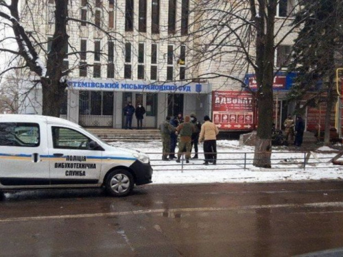 В Донецкой области "заминировали" три здания суда. Полиция взрывчатку не нашла