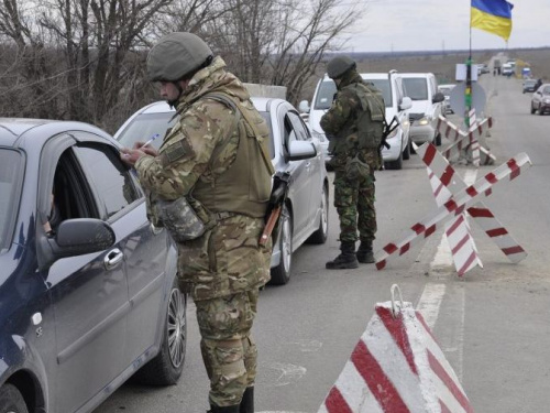 Линию соприкосновения на Донбассе не удалось пересечь 14 людям