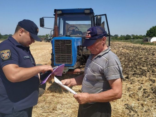 В Авдеевке и Ясиноватском районе спасают хлеб от пожаров (ФОТО)