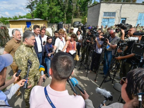 Президент Украины заявил о разработке проекта закона по реинтеграции Донбасса