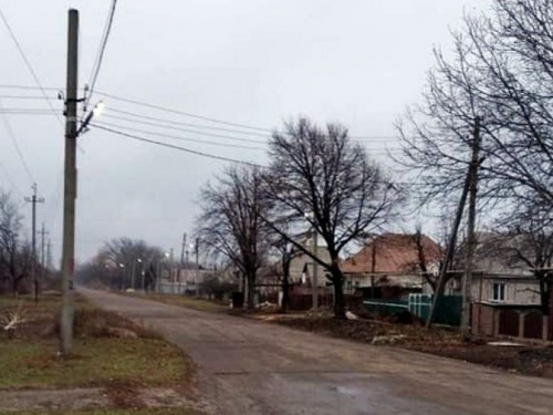 Комунальники Авдіївки проклали нову електромережу вуличного освітлення у старій частині міста