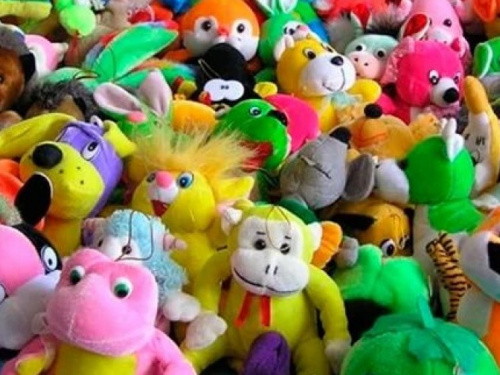 Дети из Киевской, Житомирской и Винницкой областей передали в детские сады Авдеевки свои игрушки