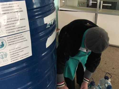 ADRA  за неделю доставила около 48 000 литров воды в прифронтовую зону на Донетчине (ФОТО)