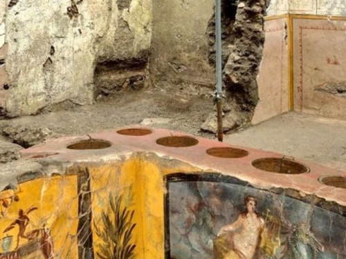Археологи нашли в Помпеях древний магазин фастфуда, которому две тысячи лет