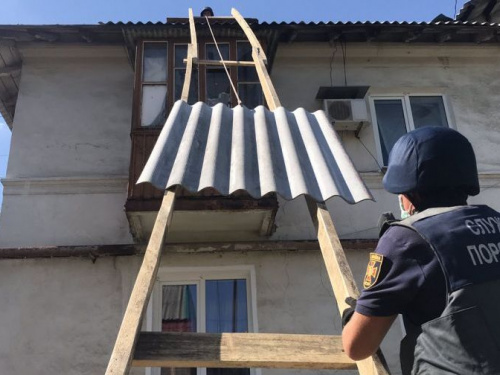 Спасатели ГСЧС продолжают восстанавливать жилые дома в Авдеевке