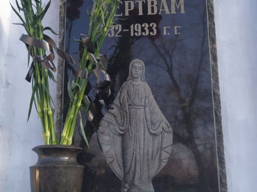 В Авдеевке почтили память жертв голодоморов в Украине