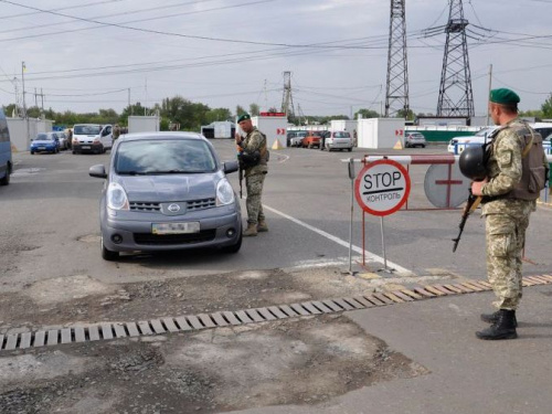 Утро 24 августа у донбасских КПВВ: большинство машин стоит на выезд с подконтрольной территории