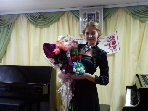 Жители Авдеевки встретили сольный концерт пианистки Анны Маслюк аплодисментами  (ФОТО)