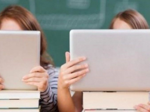 В Украине запустили систему школьных е-журналов и е-дневников