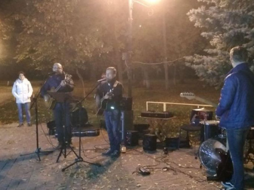 В Авдеевке звучала живая уличная музыка (ФОТО)