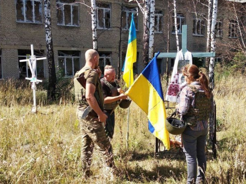 Авдеевские «симики» установили флаги в местах гибели украинских воинов