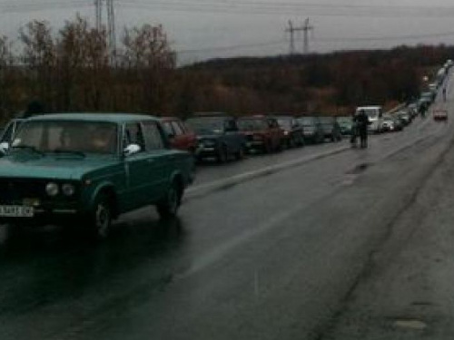 Сводка с пунктов пропуска: на Донетчине - огромные очереди, на Луганщине - заработал КПВВ