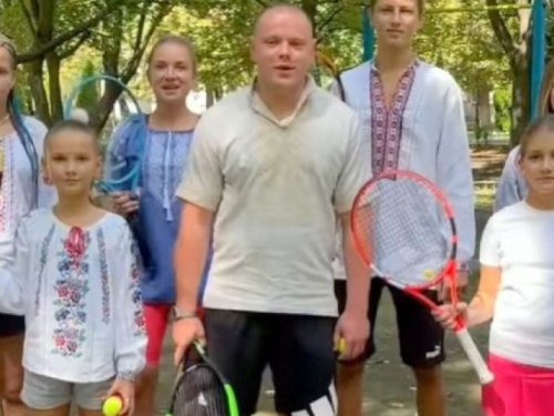 Тенісисти Авдіївки підтримали флешмоб до 30-ї річниці незалежності України