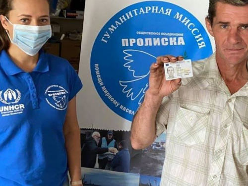Жителю  Авдеевки помогли получить паспорт в виде ID-карты