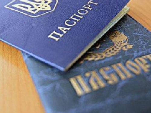 Гражданка Украины с потрепанным паспортом пересекла КПВВ "Марьинка" только с помощью  правозащитников