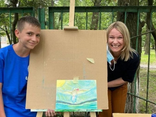 Команда гуманитарного центра «Пролиска - Авдеевка» провела авдеевским детям художественный масте-класс