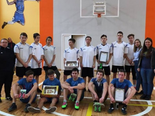 Авдеевские студенты мерялись силами в баскетболе (ФОТО)