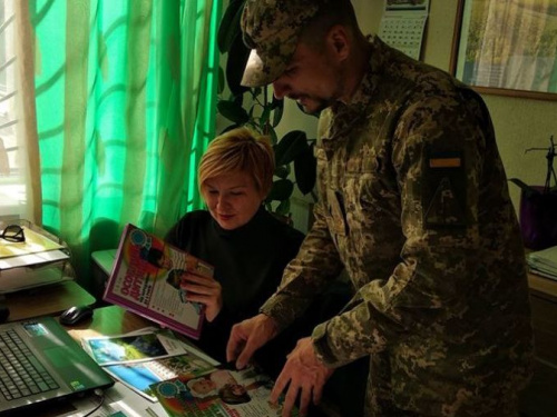 Авдеевские "симики" привезли теплые вещи военным, детские книги и прессу – мирным жителям  (ФОТО)