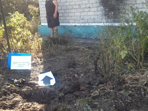 Поселок в Донецкой области утром попал под обстрел: повреждены три жилых дома и автомобиль (ФОТО)