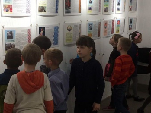 У місті Авдіївка відкрилась виставка плакатів (ФОТО)