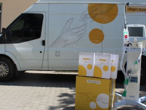 Фонд Рината Ахметова помогает стране в борьбе с коронавирусом