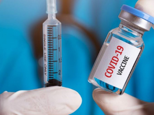 Дополнительную дозу вакцины от Covid-19 получили первые 14 украинцев