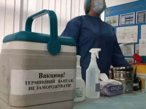 В Украине начали вакцинацию людей старше 65