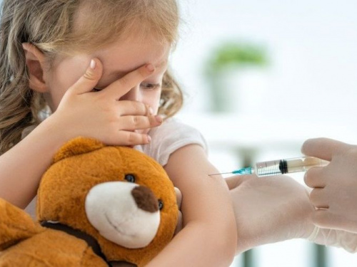 В разгар пандемии украинцев призывают вакцинироваться
