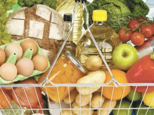«Есть, чтобы выжить»: покупка продуктов съедает большую часть семейного бюджета украинцев