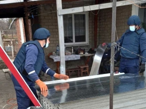 В Авдіївці рятувальники відновили дахи більше двух десятків будинків