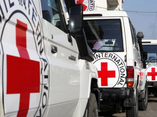 Красный Крест помогает жителям Донбасса в обеспечении водой, стройматериалами и в ремонте больниц