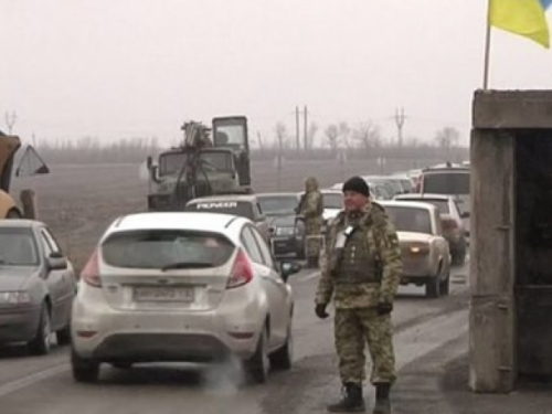 КПВВ и контрольный  пост  "Марьинка" попали под обстрел боевиков  из минометов, стрелкового оружия и гранатометов