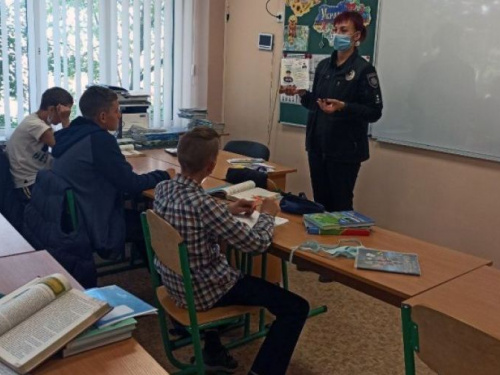 В Авдеевке полицейские рассказали, как противостоять школьному буллингу